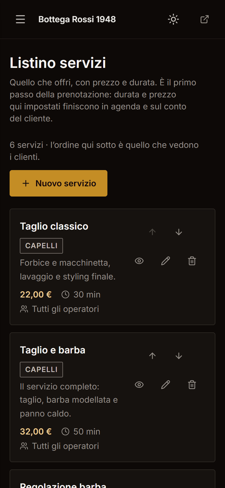 Elenco dei servizi con prezzo e durata: taglio classico 22 euro in 30 minuti, taglio e barba 32 euro in 50 minuti.